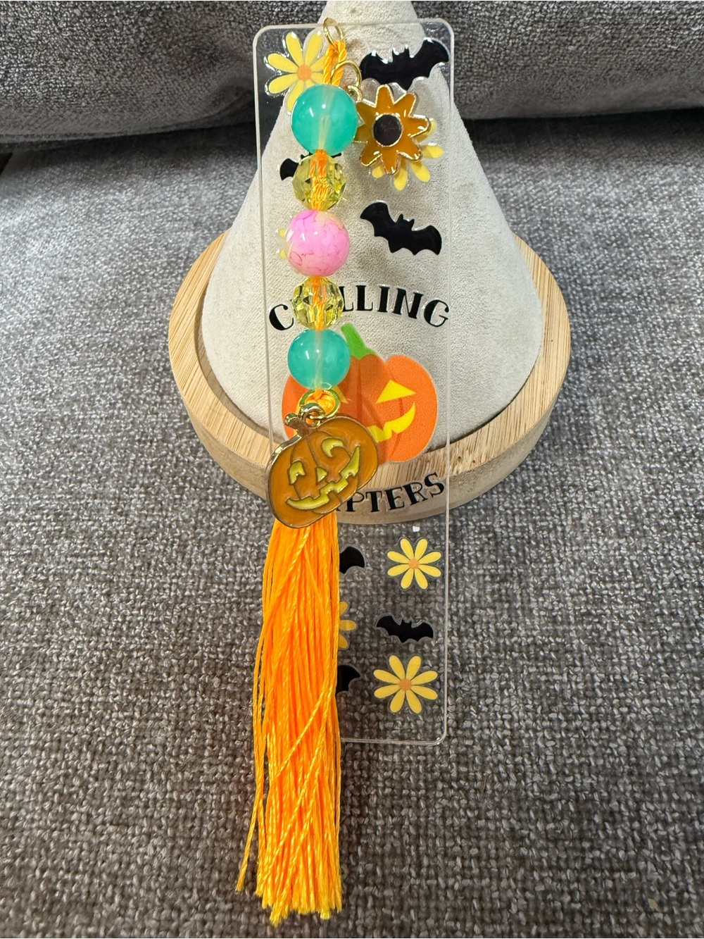 🎃 Acrylic bookmark “Pumpkin” design, beads, and 2 Charms. NWOT (Size small )